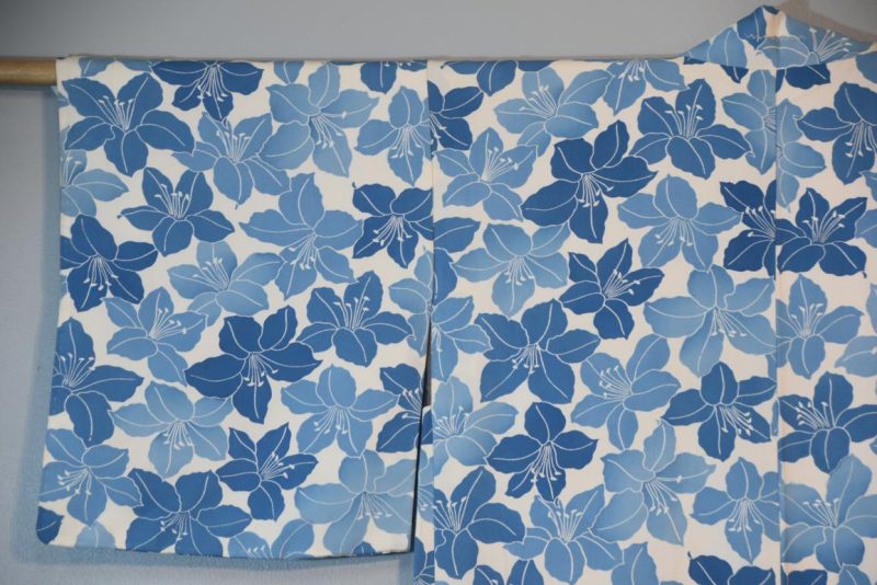 Blue and White Japanese Silk Haori Jacket - Image 5