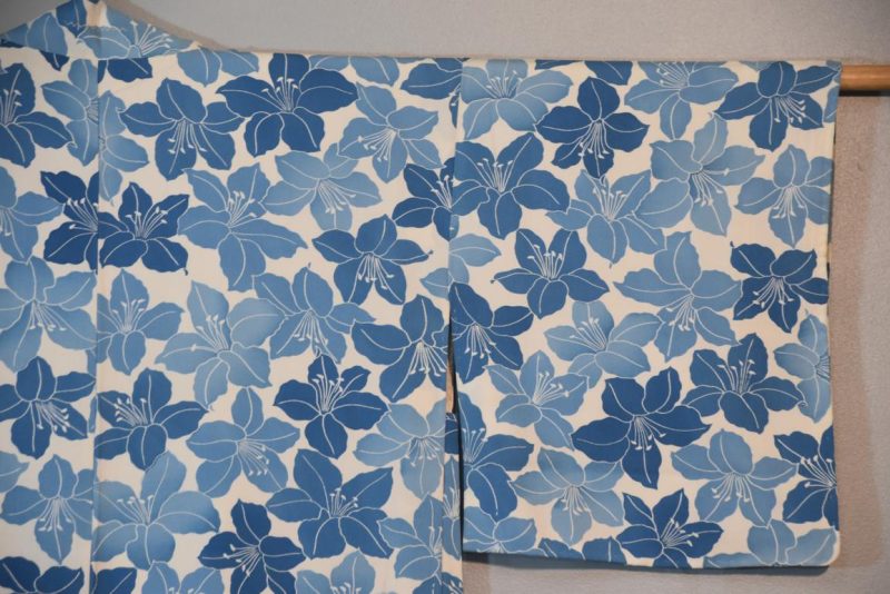 Blue and White Japanese Silk Haori Jacket - Image 6