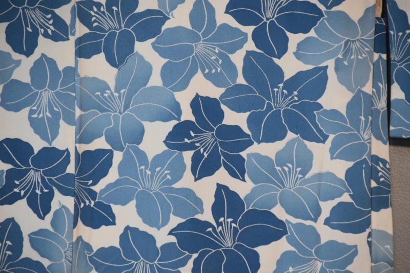 Blue and White Japanese Silk Haori Jacket - Image 2
