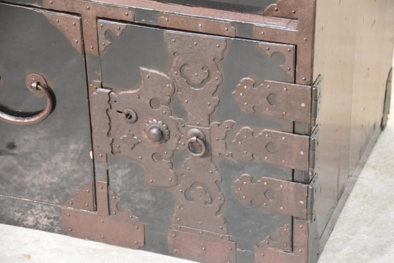Antique Japanese Black Lacquer Clothing Chest Width:870mm - Image 4