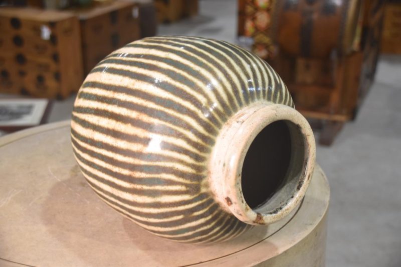 Shigaraki Drip Glaze Tsubo Urn Height:320mm - Image 6