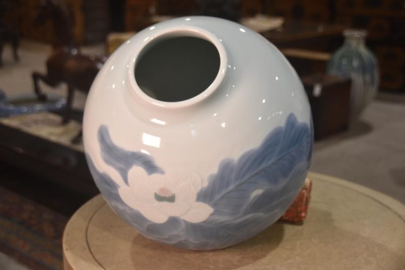 Japanese Porcelain Camellia Vase Width360mm - Image 5