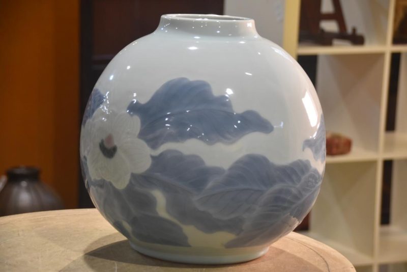 Japanese Porcelain Camellia Vase Width360mm - Image 4
