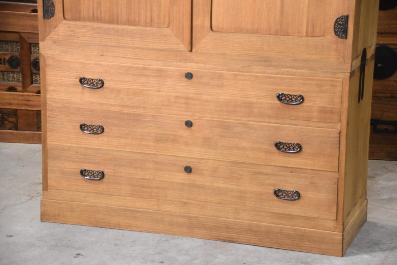 Japanese Vintage Kamo Wedding Chest (2 Sections) Width:1210mm - Image 4