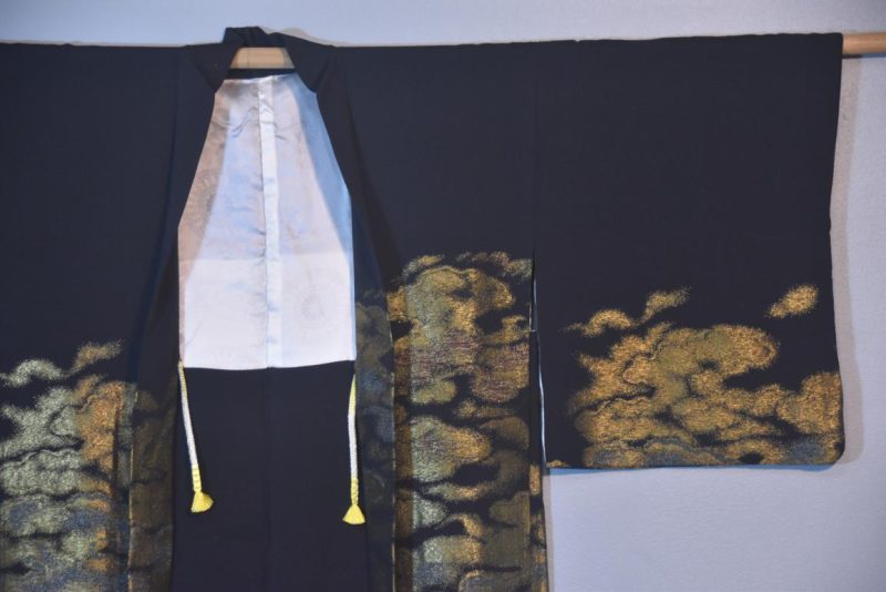 Metallic Gold Clouds Vintage Silk Haori Jacket - Image 4