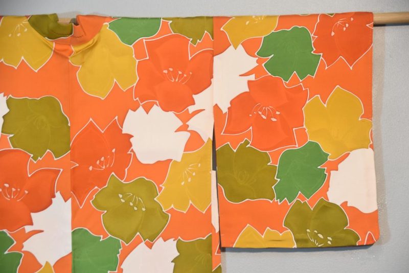 Dynamic Floral Vintage Silk Haori Jacket - Image 3