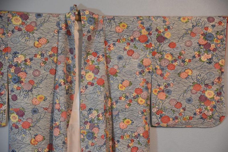 Japanese Silk Crepe Vintage Kimono - Image 4