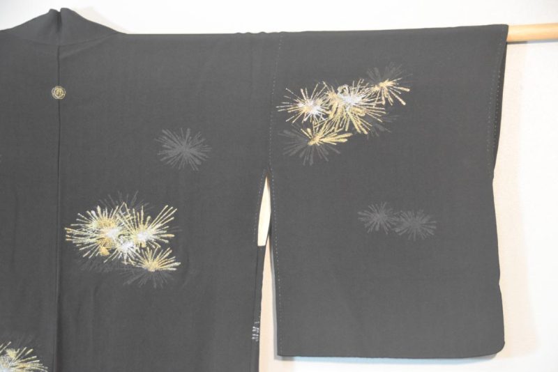 Silk Haori Jacket with Lacquered Metallic Thread - Image 5