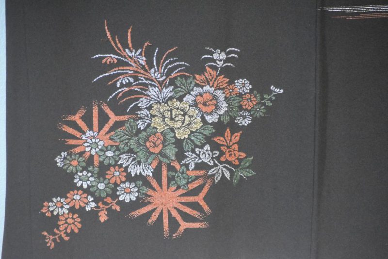 Black Lacquer Thread Silk Vintage Haori - Image 3