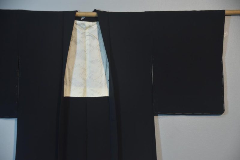 Embroidered Chrysanthemum Silk Vintage Haori Jacket - Image 4