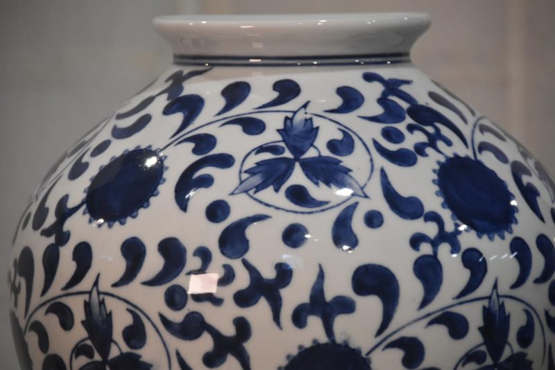 Blue and White Japanese Porcelain Vase Width:280mm - Image 2