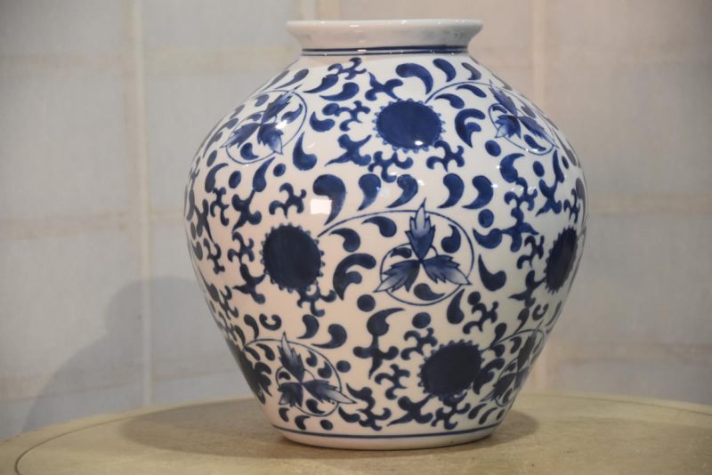 Blue and White Japanese Porcelain Vase Width:280mm - Image 4