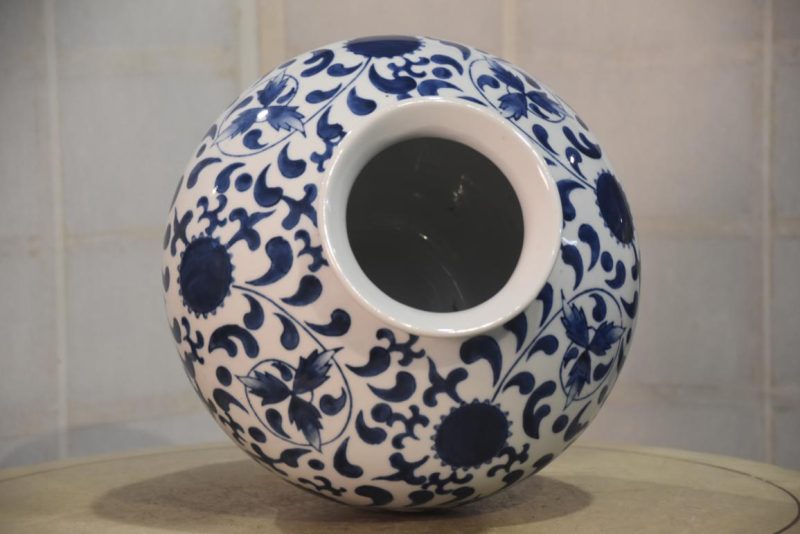 Blue and White Japanese Porcelain Vase Width:280mm - Image 8