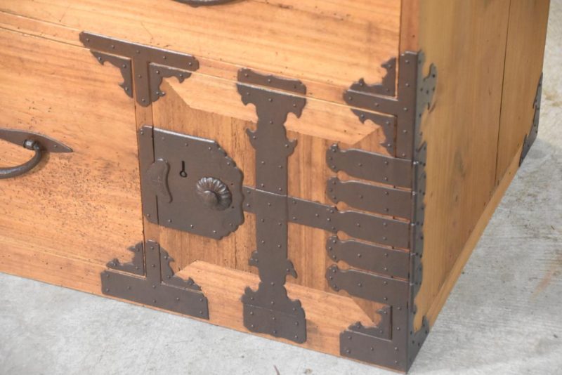 Antique Clothing Chest  Width:1060mm - Image 11