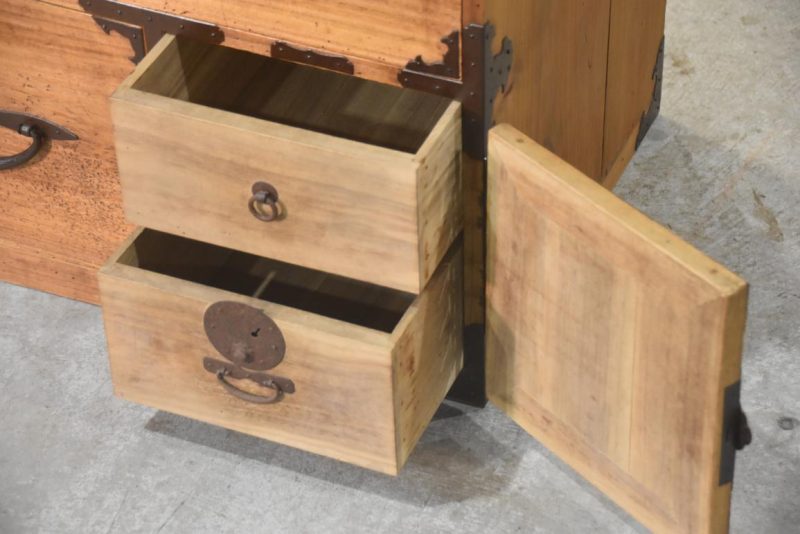 Antique Clothing Chest  Width:1060mm - Image 9