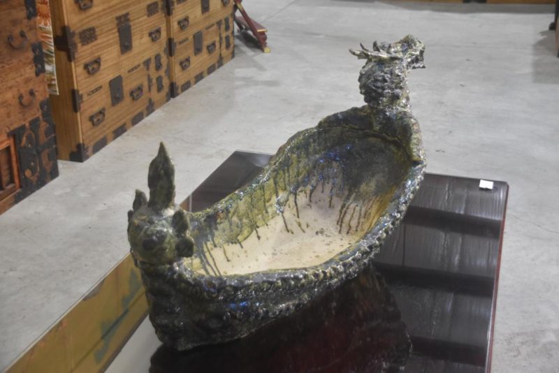 Large Oribe Pottery Dragon Boat Vase Width:1040mm - Image 4