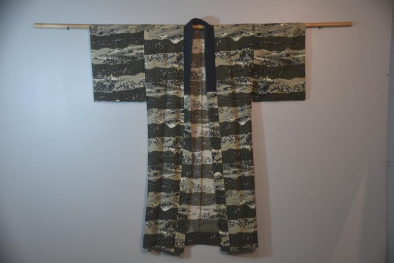 Men & Mountains Olive Green Man's Kimono