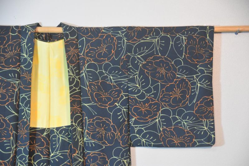 Flowers on Green Vintage Silk Haori Jacket - Image 4