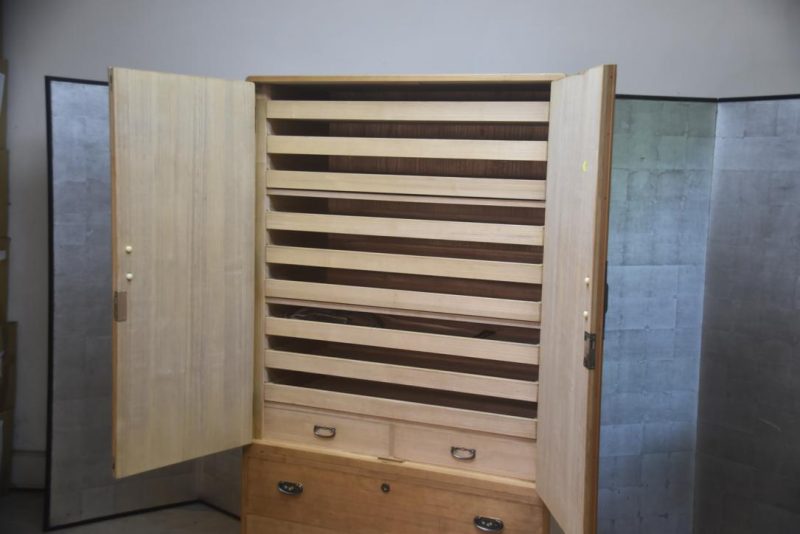 Japanese Vintage Wedding Chest (2 Sections) Width:1060mm - Image 9