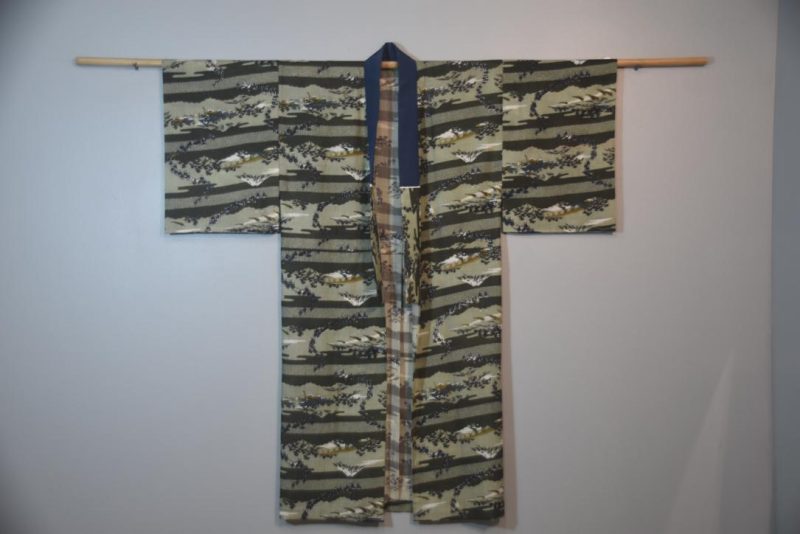 Light Wool Man's Kimono with Fuji Design - Image 6