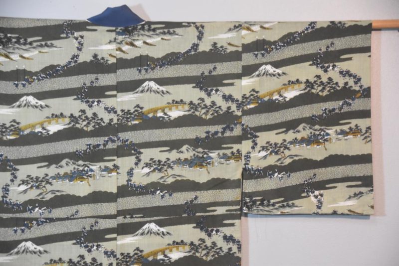 Light Wool Man's Kimono with Fuji Design - Image 3