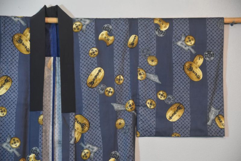 Light Wool Man's Kimono with Coin Notes Design - Image 4