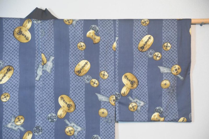 Light Wool Man's Kimono with Coin Notes Design - Image 3