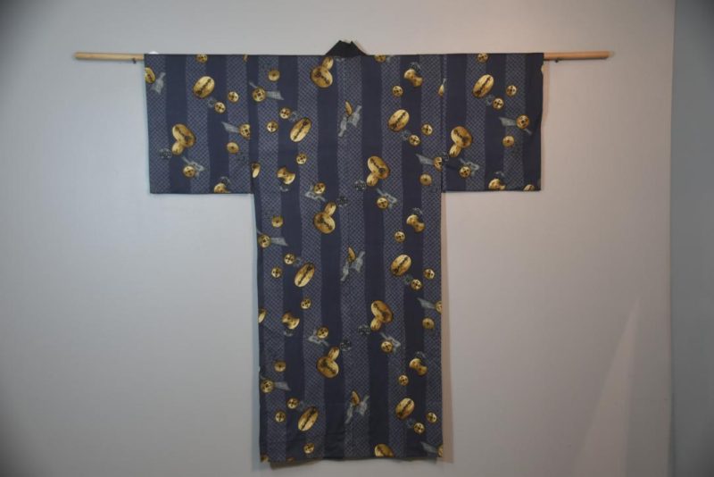 Light Wool Man's Kimono with Coin Notes Design