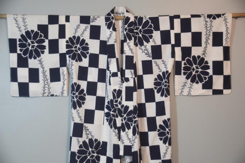 White and Blue Vintage Japanese Cotton Yukata - Image 6