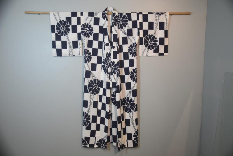 White and Blue Vintage Japanese Cotton Yukata - Image 3
