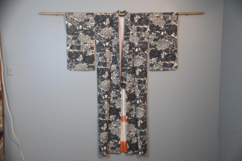 Stunning Black and White Vintage Silk Japanese Kimono - Image 6