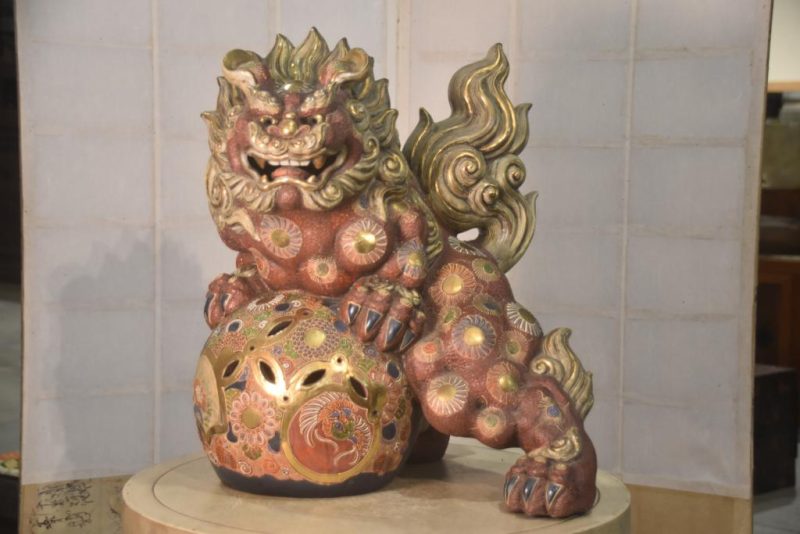 Large Kutani Pottery Shishi Buddhist Lion Dog Height:540mm