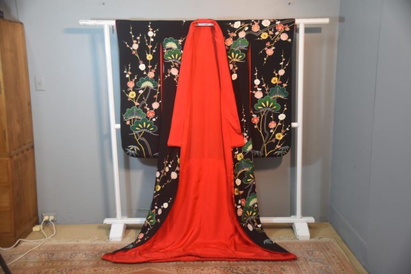 Japanese Silk Vintage Furisode Kimono in Black with Red - Image 8