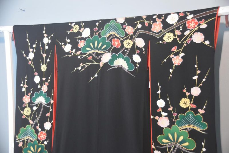 Japanese Silk Vintage Furisode Kimono in Black with Red - Image 6