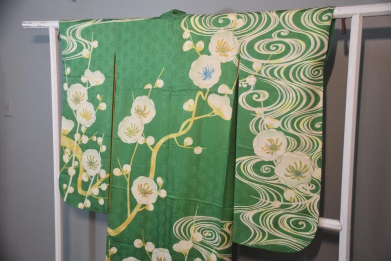 Japanese Silk Vintage Furisode Kimono in Green and Yellow - Image 4