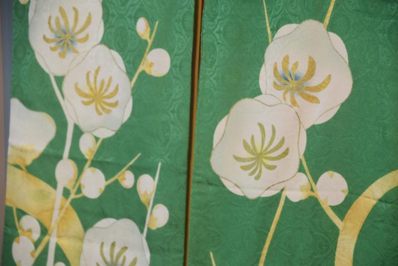 Japanese Silk Vintage Furisode Kimono in Green and Yellow - Image 6