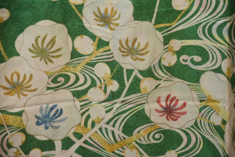 Japanese Silk Vintage Furisode Kimono in Green and Yellow - Image 2