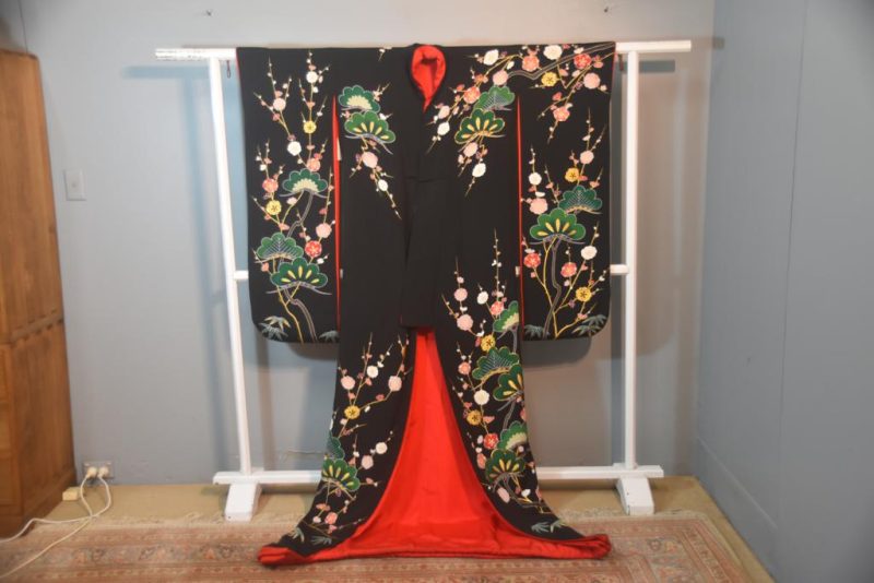 Japanese Silk Vintage Furisode Kimono in Black with Red - Image 9