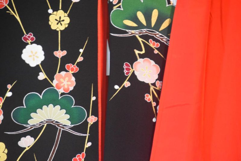 Japanese Silk Vintage Furisode Kimono in Black with Red - Image 10