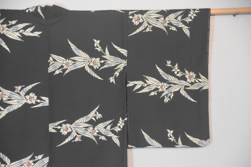Black and White Silk Haori Jacket - Image 3