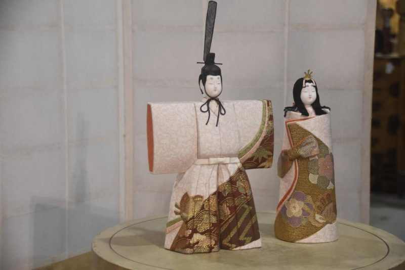 Kimekomi Emperor and Empress Dolls - Image 5