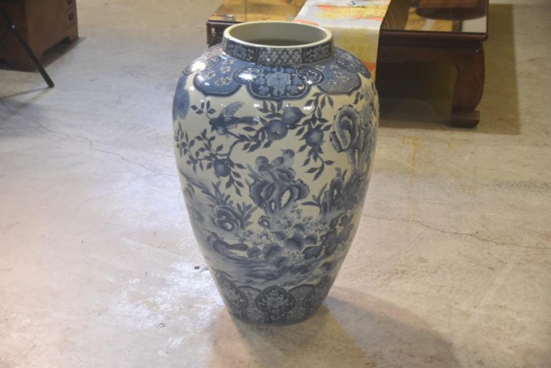 Large Imari Urn Height:710mm - Image 6