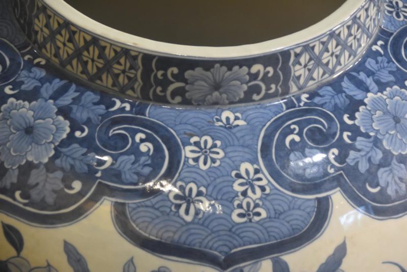 Large Imari Urn Height:710mm - Image 4