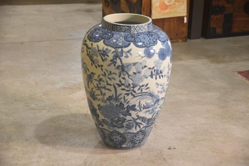 Large Imari Urn Height:710mm - Image 5