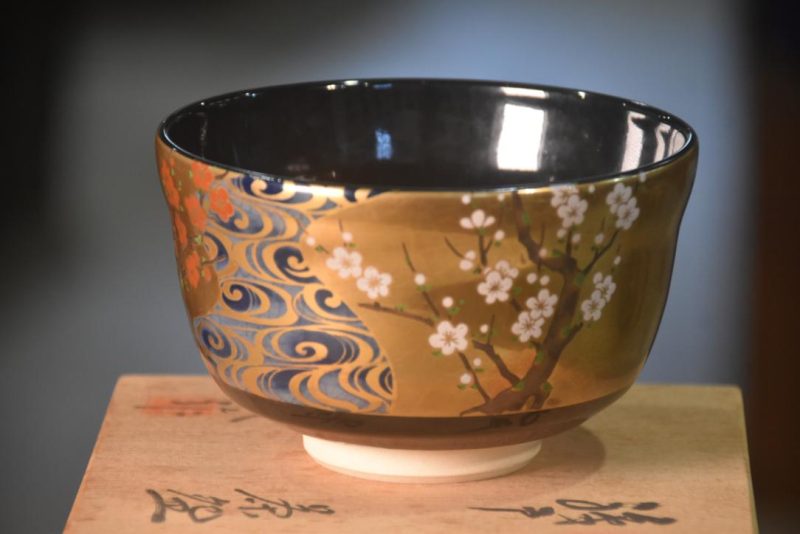 Kyoyaki Tea Bowl in a wooden box Width:123mm