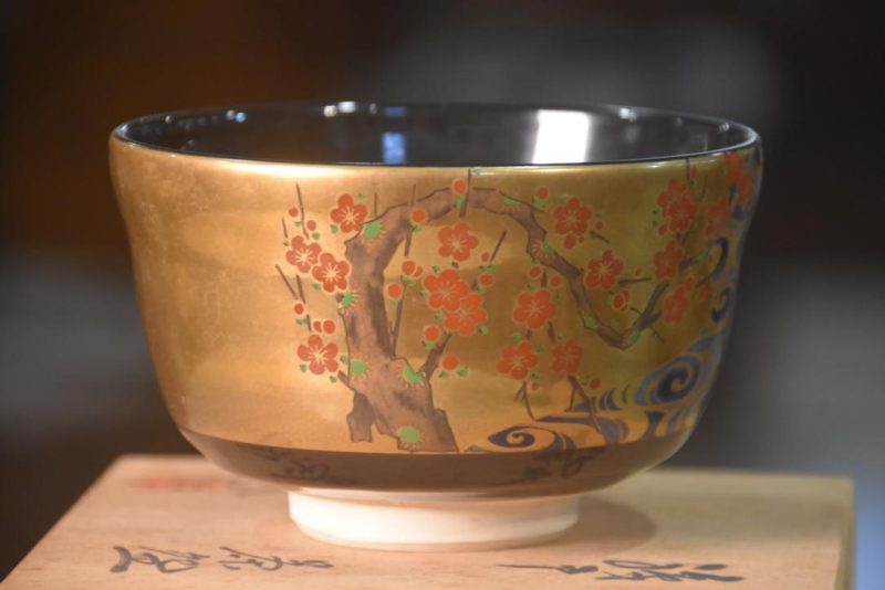 Kyoyaki Tea Bowl in a wooden box Width:123mm - Image 9