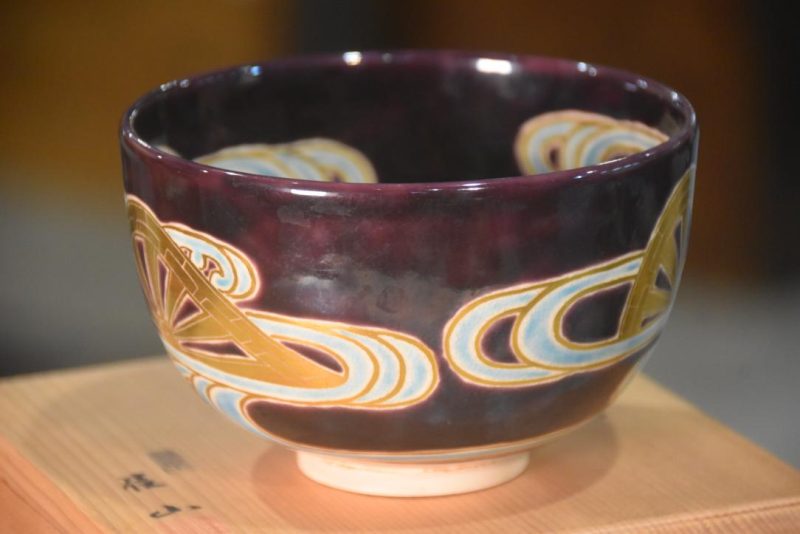 Kyoyaki Tea Bowl in a wooden box Width:120mm - Image 7