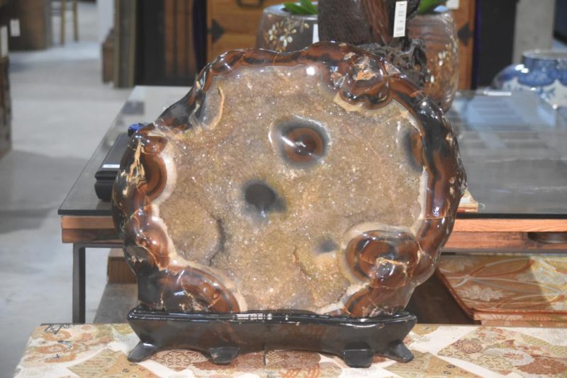 Onyx Crystal Suiseki Width:570mm