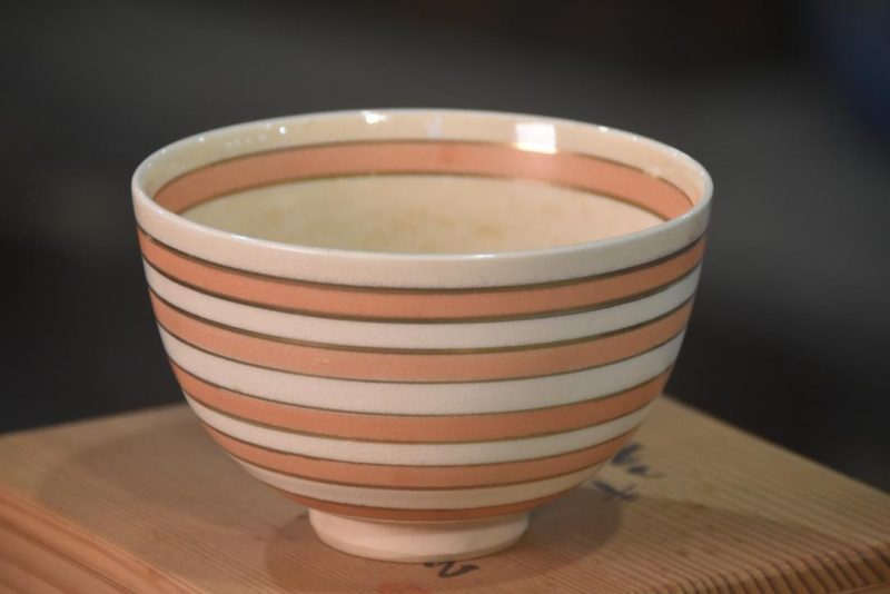 Tea Bowl in a wooden box Width:122mm