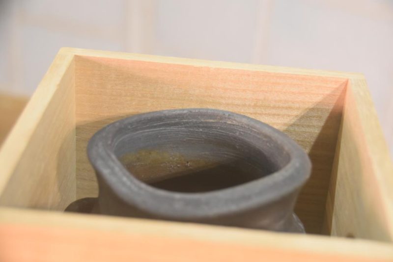 Japanese Bizen Pottery Vase in a Wooden Box Height:235mm - Image 2